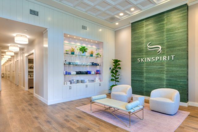 Get excited about Skin Spirit, an on-site retailer opening its first Atlanta location at High Street later this year! As the nation's premier destination for medical aesthetics and skincare, this luxurious clinic will feature the top providers in the area and offer advanced aesthetic services such as facials and laser treatments as well as a curated selection of medical-grade skincare products.